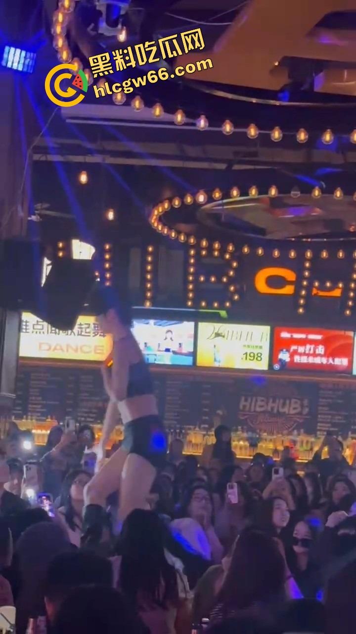 长沙春天夜店姐姐们爆玩男模,腹肌热舞搔到湿,小仙女们轮流上手,今晚不射都难!-13