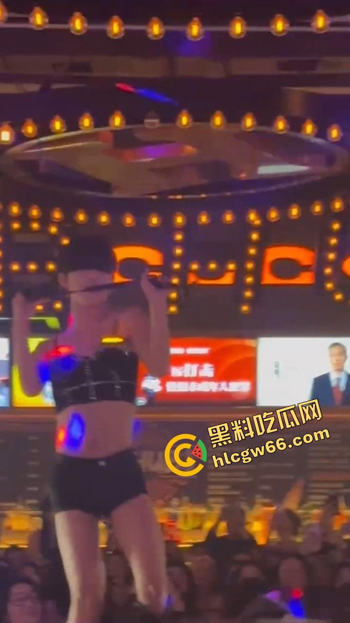 长沙春天夜店姐姐们爆玩男模,腹肌热舞搔到湿,小仙女们轮流上手,今晚不射都难!-14