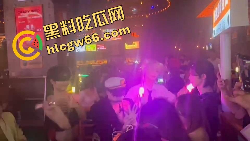 长沙春天夜店姐姐们爆玩男模,腹肌热舞搔到湿,小仙女们轮流上手,今晚不射都难!-19