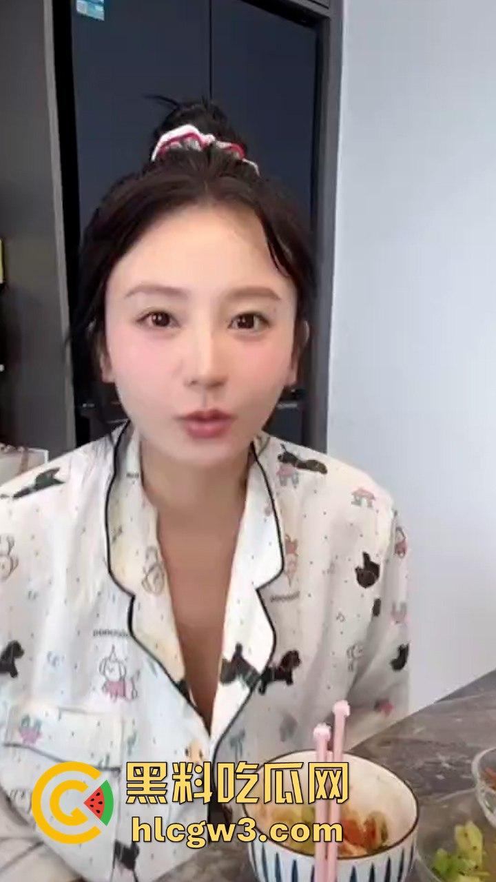 最新精选流量密码抖音骚鸡走光合集 擦边直播春光乍现 记录这一瞬间的美丽~-5