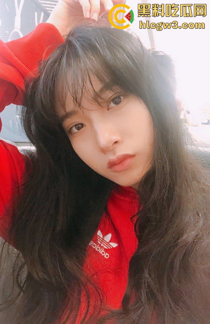 云盘惊爆大学学院派美女【薛晴晴】视频,清纯外表下骚浪翻天,富二代酒店无套猛操,口交服务后颜射满脸!-1