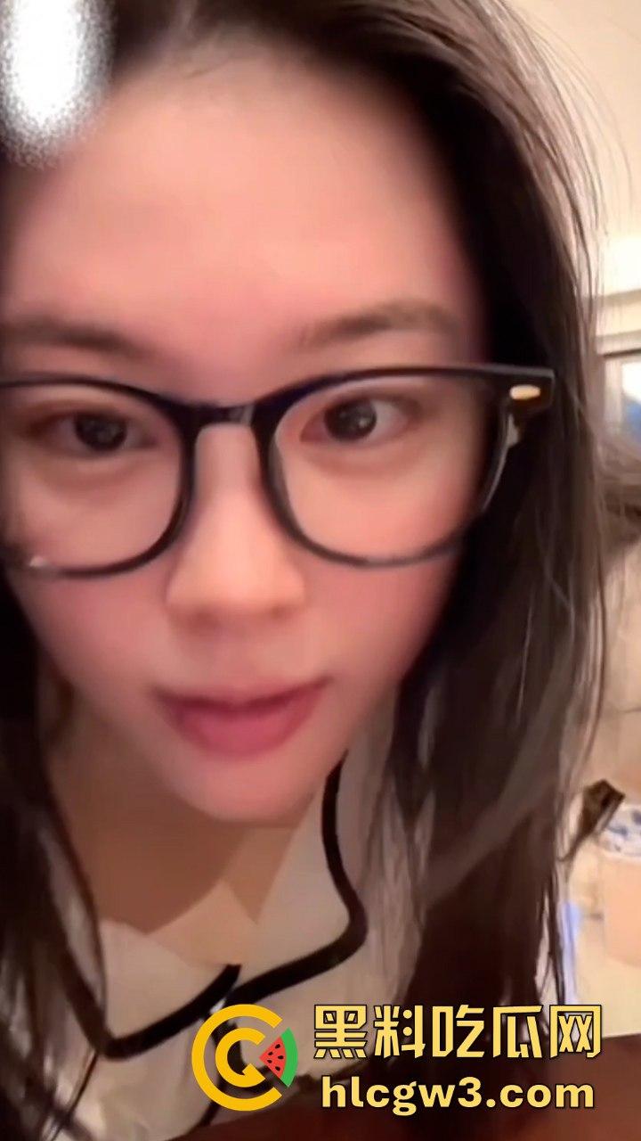 最新精选流量密码抖音骚鸡走光合集 擦边直播春光乍现 记录这一瞬间的美丽~-8