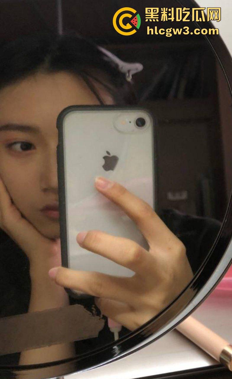 云盘惊爆大学学院派美女【薛晴晴】视频,清纯外表下骚浪翻天,富二代酒店无套猛操,口交服务后颜射满脸!-3