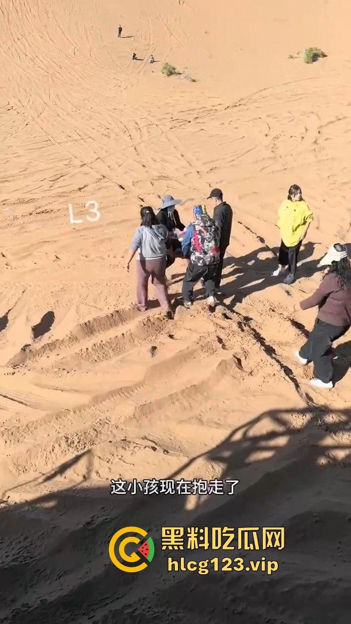阿拉善左旗英雄会酿惨剧!孩子玩沙被碾压致骨折,网友吐槽:这地儿可不是玩沙的地儿!-12