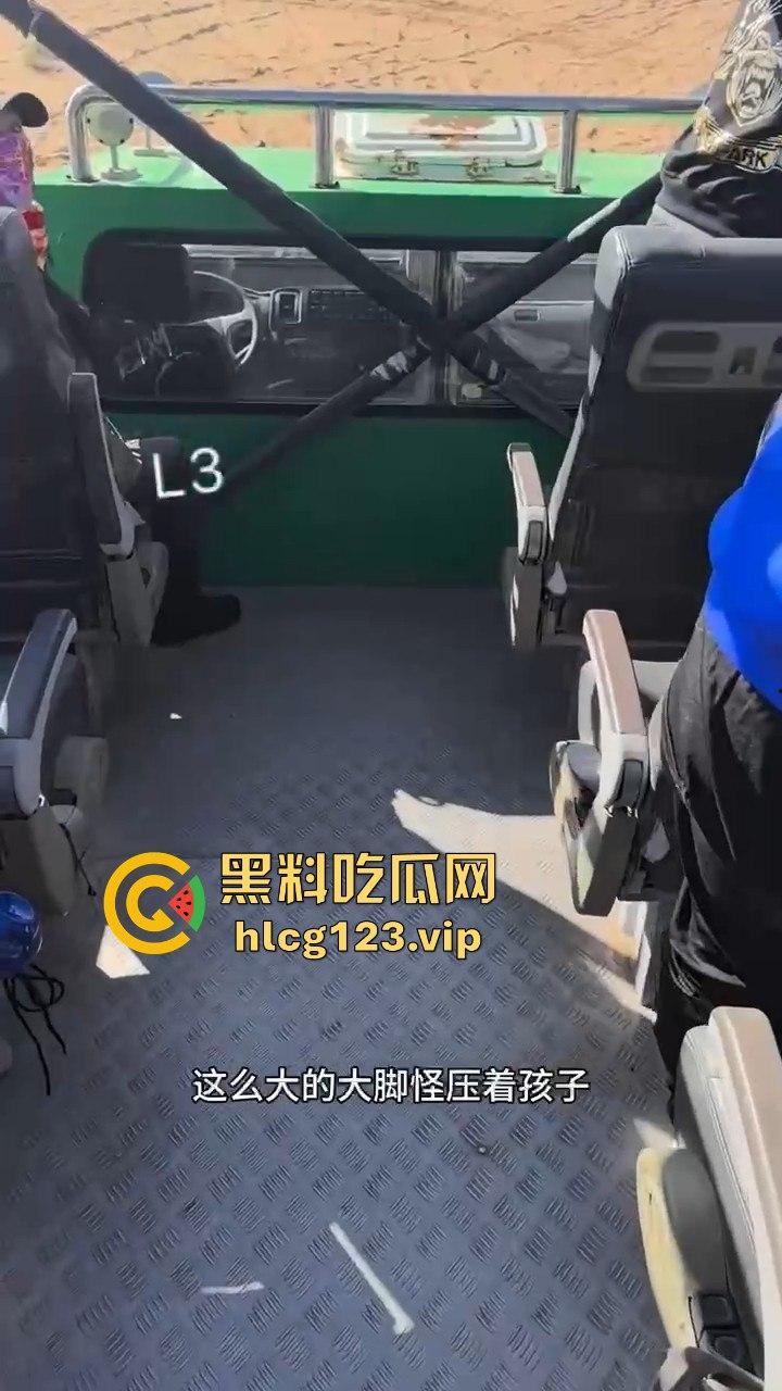 阿拉善左旗英雄会酿惨剧!孩子玩沙被碾压致骨折,网友吐槽:这地儿可不是玩沙的地儿!-14