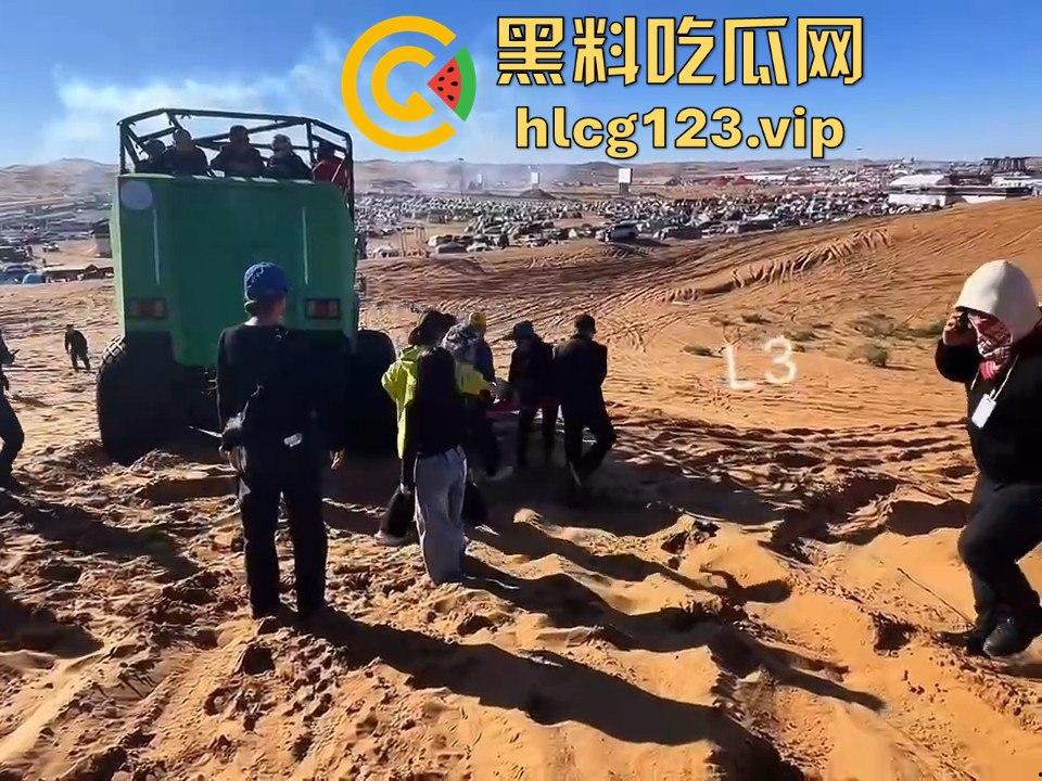 阿拉善左旗英雄会酿惨剧!孩子玩沙被碾压致骨折,网友吐槽:这地儿可不是玩沙的地儿!-18