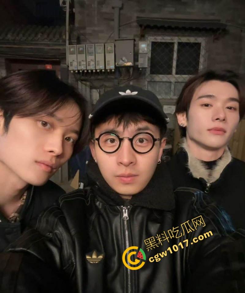 顶流男歌手【焦迈奇】密室调教视频震惊娱乐圈，腹肌男神被资本大佬如狗般玩弄，表情从抗拒到享受，炸裂网络！-6