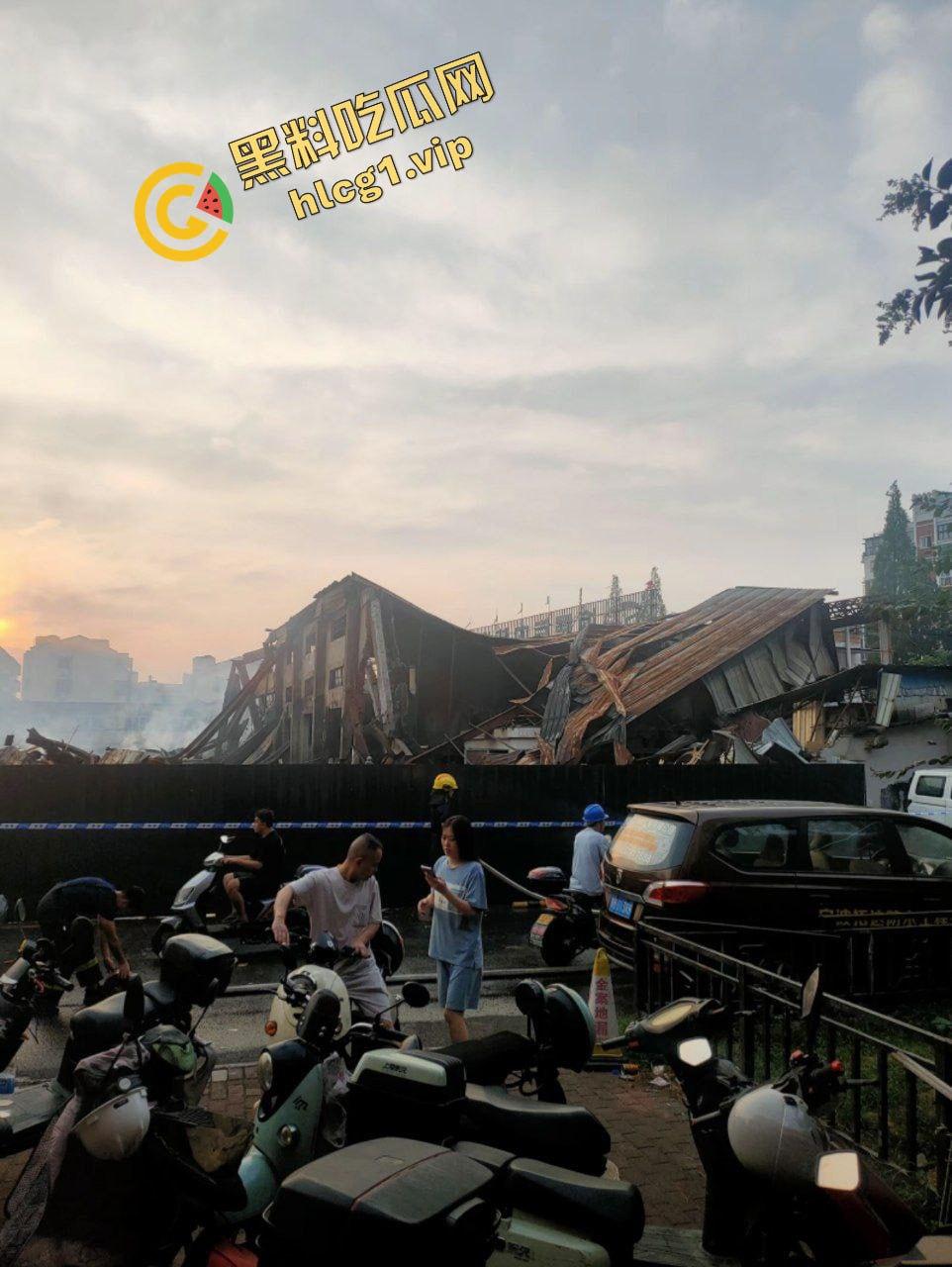 燃烧殆尽！宁波海曙一装潢材料市场 突发大火！火海涌现！-3