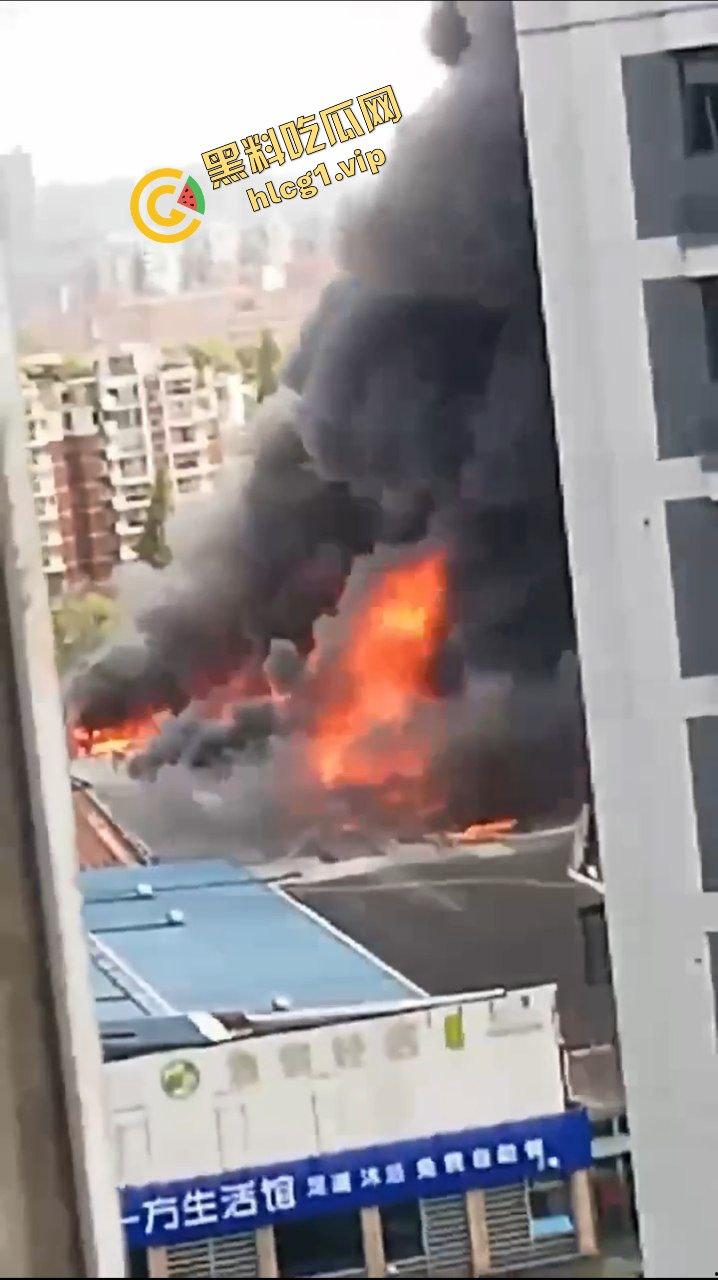 燃烧殆尽！宁波海曙一装潢材料市场 突发大火！火海涌现！-6