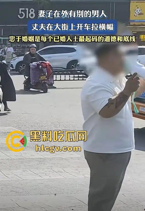 蓝天白云的宝马挡不住出轨的骚操作！网红『阿冉』背着老公偷情小白脸，丈夫拉横幅曝光床照反击！-14