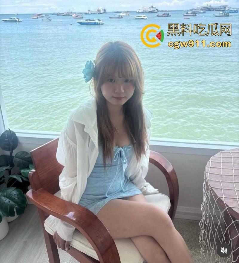 广州风骚小母狗【刘慧】娇小身躯藏不住骚浪本性，被带入酒店彻底拿下，无套后入猛撞翘臀浪叫，肉棒深顶子宫喷汁！-4