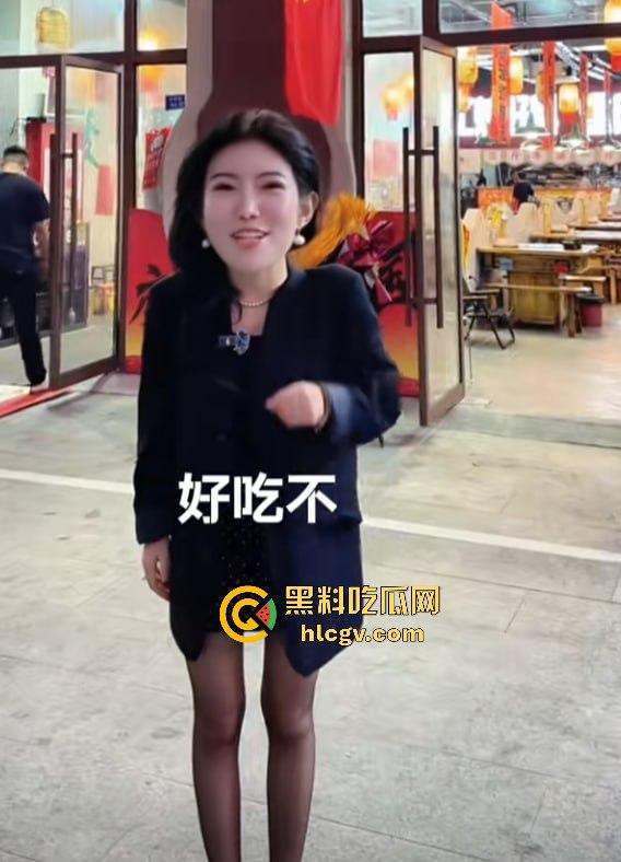 蓝天白云的宝马挡不住出轨的骚操作！网红『阿冉』背着老公偷情小白脸，丈夫拉横幅曝光床照反击！-21