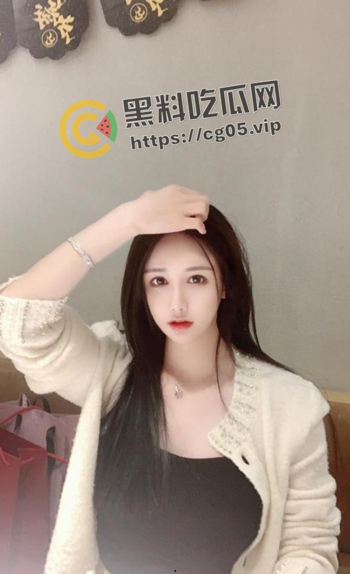 云盘高质量泄密 上海艺术学院校花【李文娅】与男友露脸各种性爱自拍 已经被调教成母狗的样子的了-5