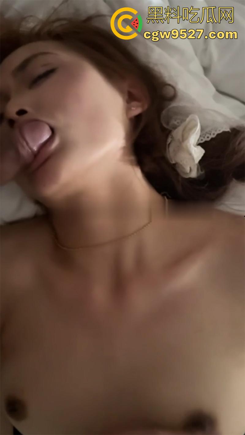 抖音女网红【刘紫怡】，模特身材大长腿超诱人，三亚酒店淫乱狂欢，黑丝勾魂浪叫不断，嫩穴被猛操高潮连连！-11