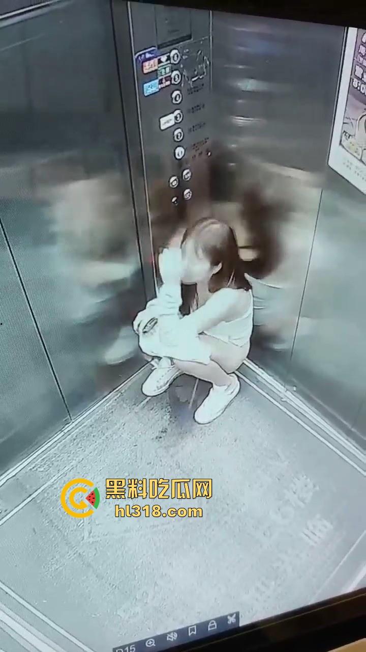 憋不住了！温州极品美女电梯放尿，看出来很急，脱下裤子就尿，还用手玩尿，监控拍的清清楚楚！-5