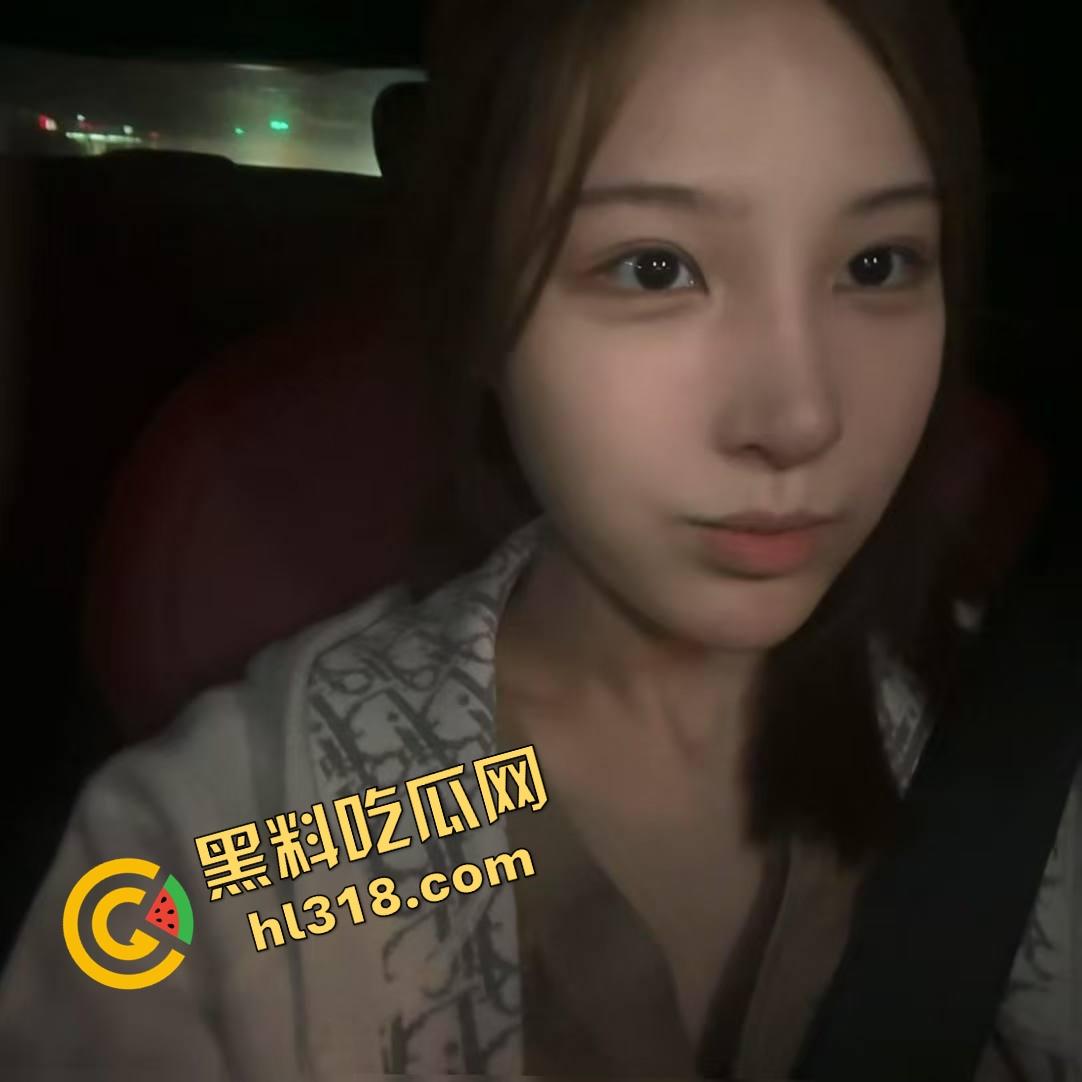 今晚不睡觉，骚女叠罗汉开火车轮流被爆，刚射完一个又跳下一个屁股直接顶上马，鸡巴都被榨冒烟！-4