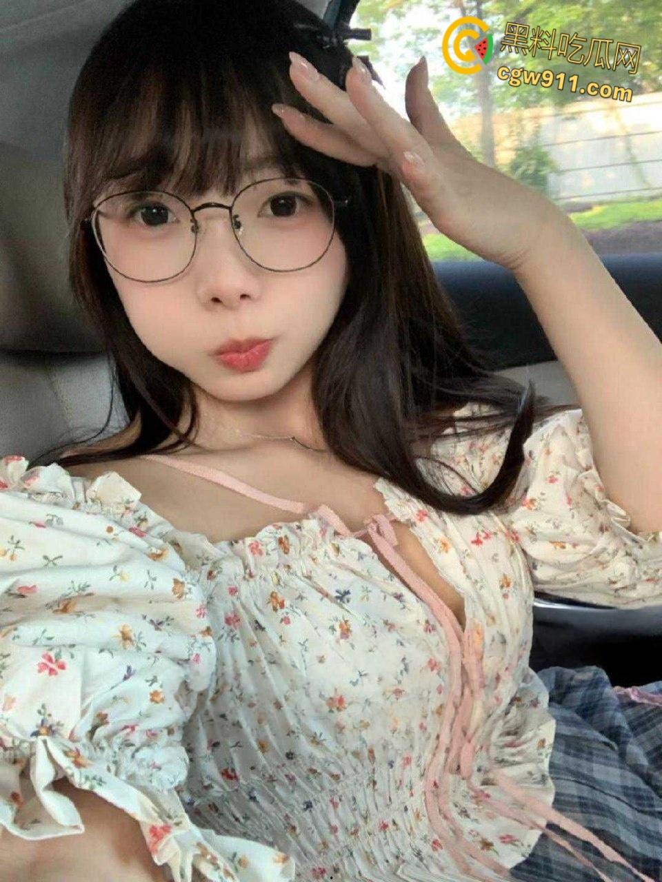 沈阳农业大学研究生【贺芳欣】，被前男友肆意调教无套爆操，玩腻后惨遭抛弃，眼镜妹不仅反差还傻白甜 ！-5