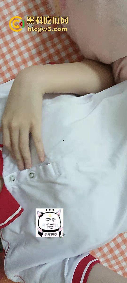 清纯高中生自拍震撼曝光，粉嫩肉穴掰开自慰，娇喘一口一个爸爸，这反差让人顶不住！-11