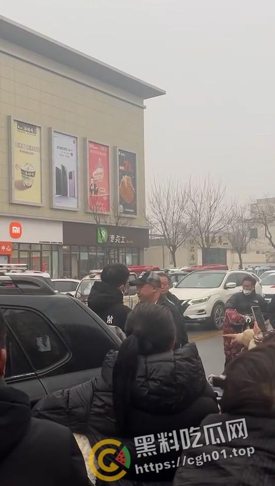 年少有为！河北定州美女当小三  被正房当街暴打 老男人就这么有魅力吗-10