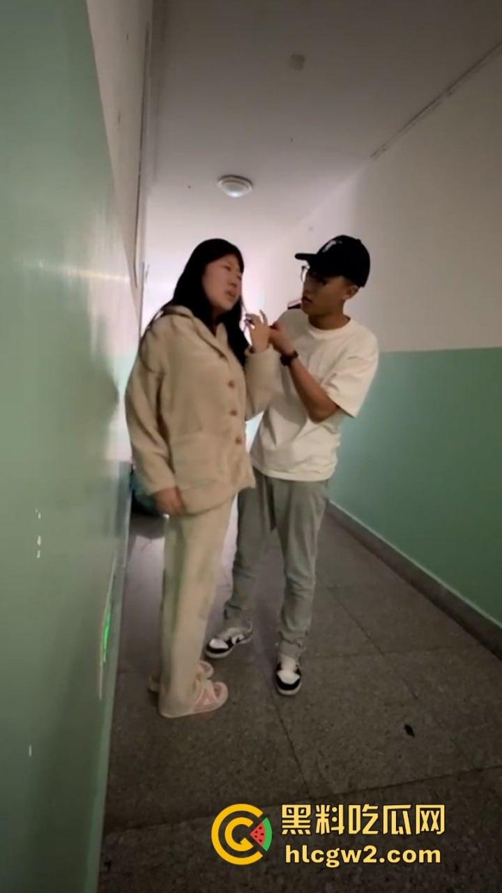 山东济宁学院【张梦琪】一女vs多男被男友发现 当众曝光多段聊骚记录 公交车也不过如此-14