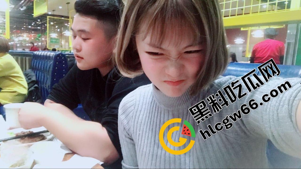 一根鸡巴干翻两个学妹，营口眼镜学妹【李静】啪啪视频曝光疯传，清纯脸配贱叫声，反差太猛！-10