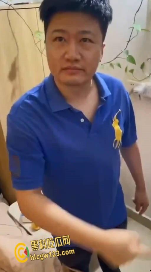 捉奸现场已经抓了好多次了，老是操我老婆绿帽男一直问，是不是你几把大你干我老婆!-1