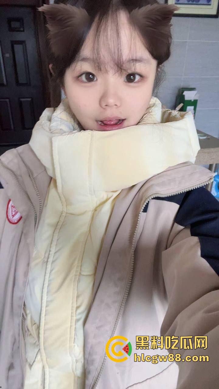 珠海艺术职业学院【杨婷婷】与金主裸拍视频被曝光 极品巨乳抠逼自慰 很有撸点！-8