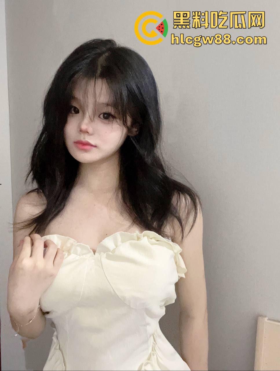 珠海艺术职业学院【杨婷婷】与金主裸拍视频被曝光 极品巨乳抠逼自慰 很有撸点！-11