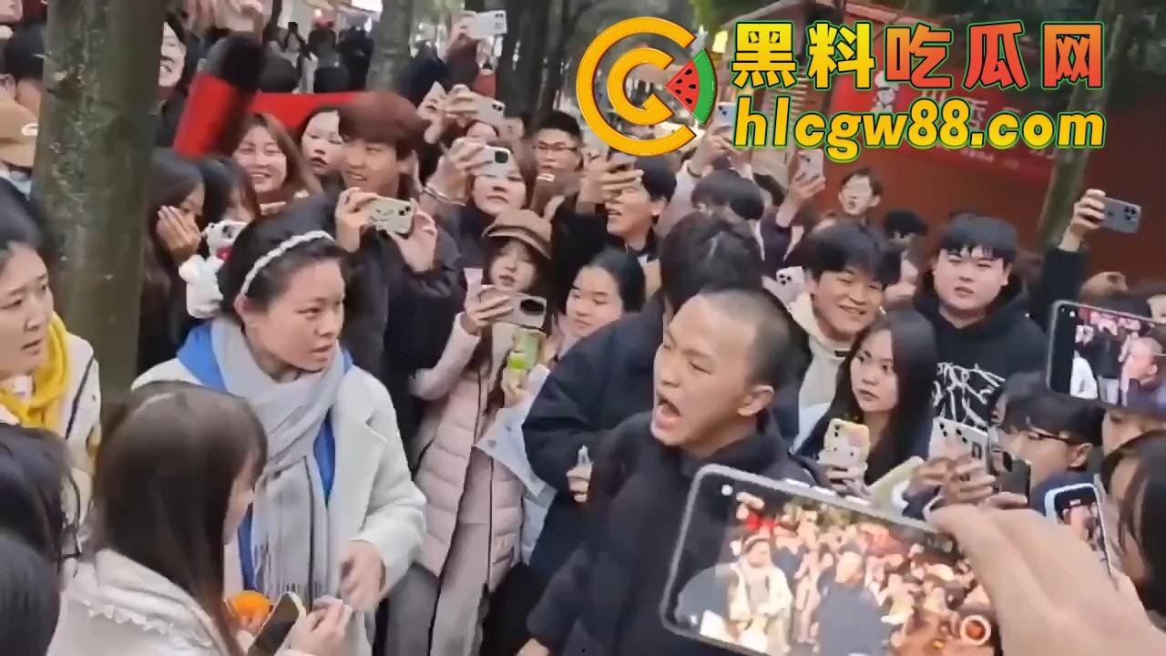 成都托普学院纯爱战神被绿，现场哭诉惨遭围观嘲笑，25年第一位纯爱战士应声倒地！-10