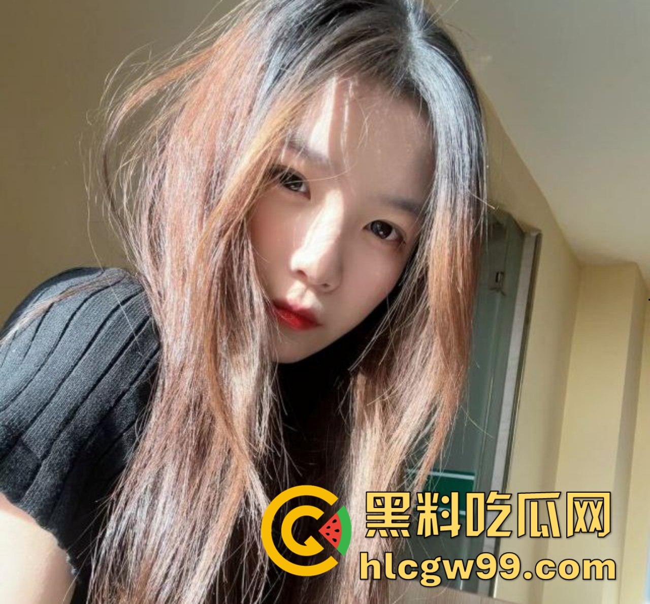 网友投稿！湖北黄冈站极品反差母狗【吴童】出轨被男友曝光性爱视频，烂货骚逼被多人玩的阴唇都翻了。-6