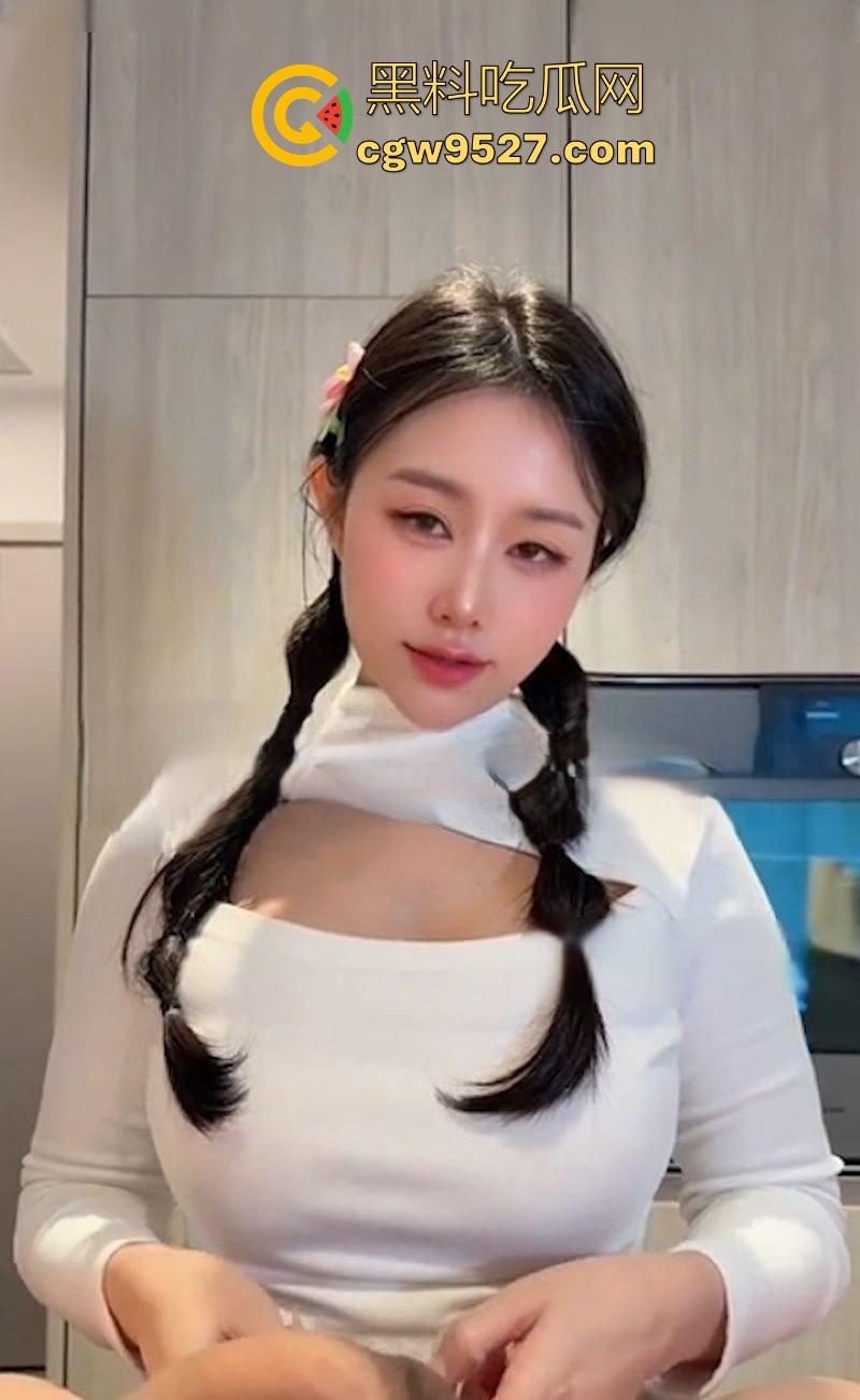 极品性感博主【汐梦瑶】化身吃播主播，品尝红烧牛肉鸡巴面，露脸口交吞精，调料包泡鸡吧超淫荡！-2