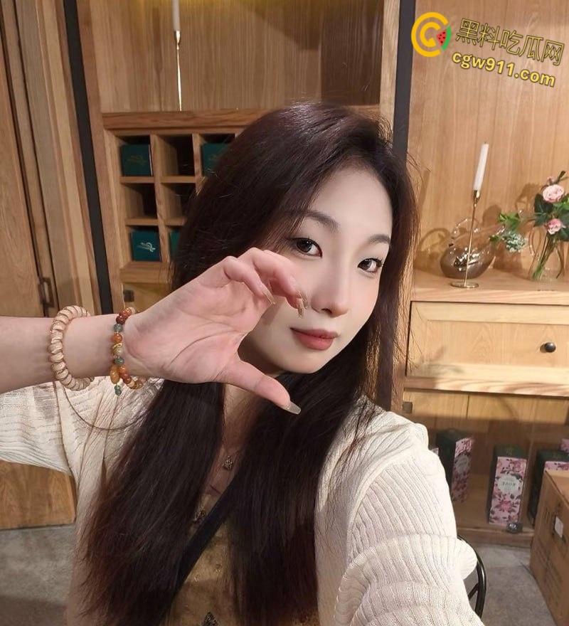 深圳高颜值模特【朱瑶】，到处勾引金主爸爸，露脸深喉口交，情趣道具调教自慰，妥妥的玩物罢了 ！-1