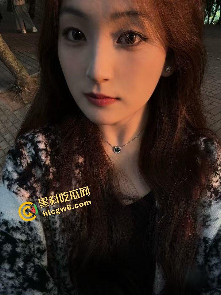 湖南株洲化工大专反差气质骚鸡『宛予淇』公交车骚母狗 兼职约炮大哥骑肉棒!原创独家曝光!-4