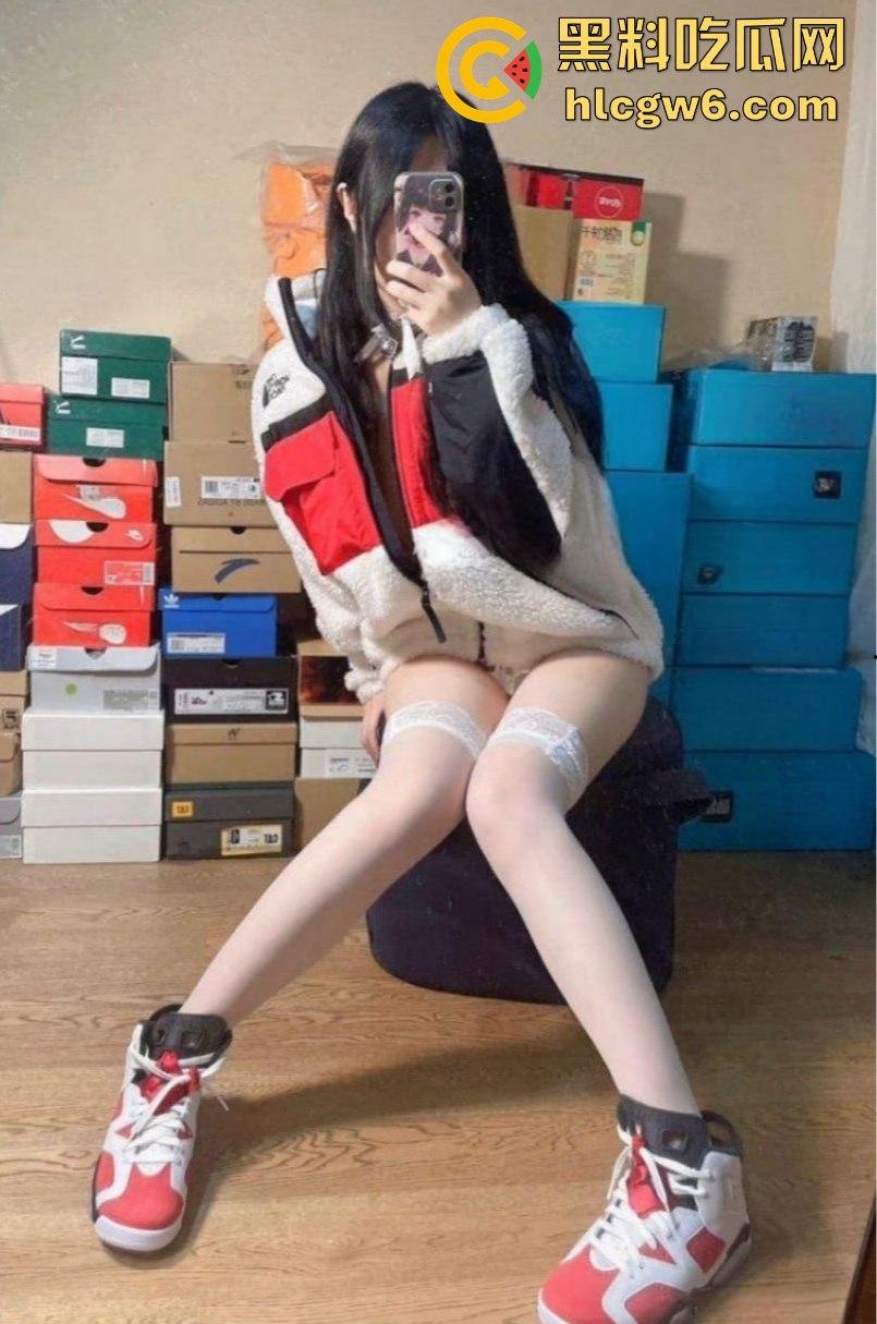 杭州清纯双胞胎姐妹 姐姐御姐范，妹妹萝莉系，轮流伺候大肥猪金主爸爸被猛操，多少男人梦寐以求的御萝双修场面！-18