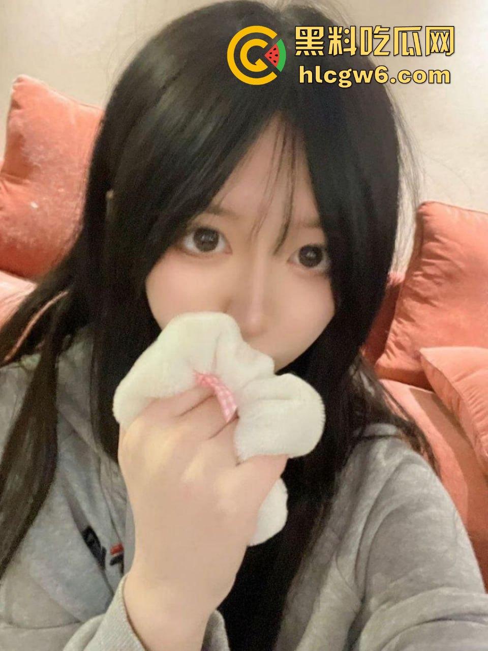 杭州清纯双胞胎姐妹 姐姐御姐范，妹妹萝莉系，轮流伺候大肥猪金主爸爸被猛操，多少男人梦寐以求的御萝双修场面！-20