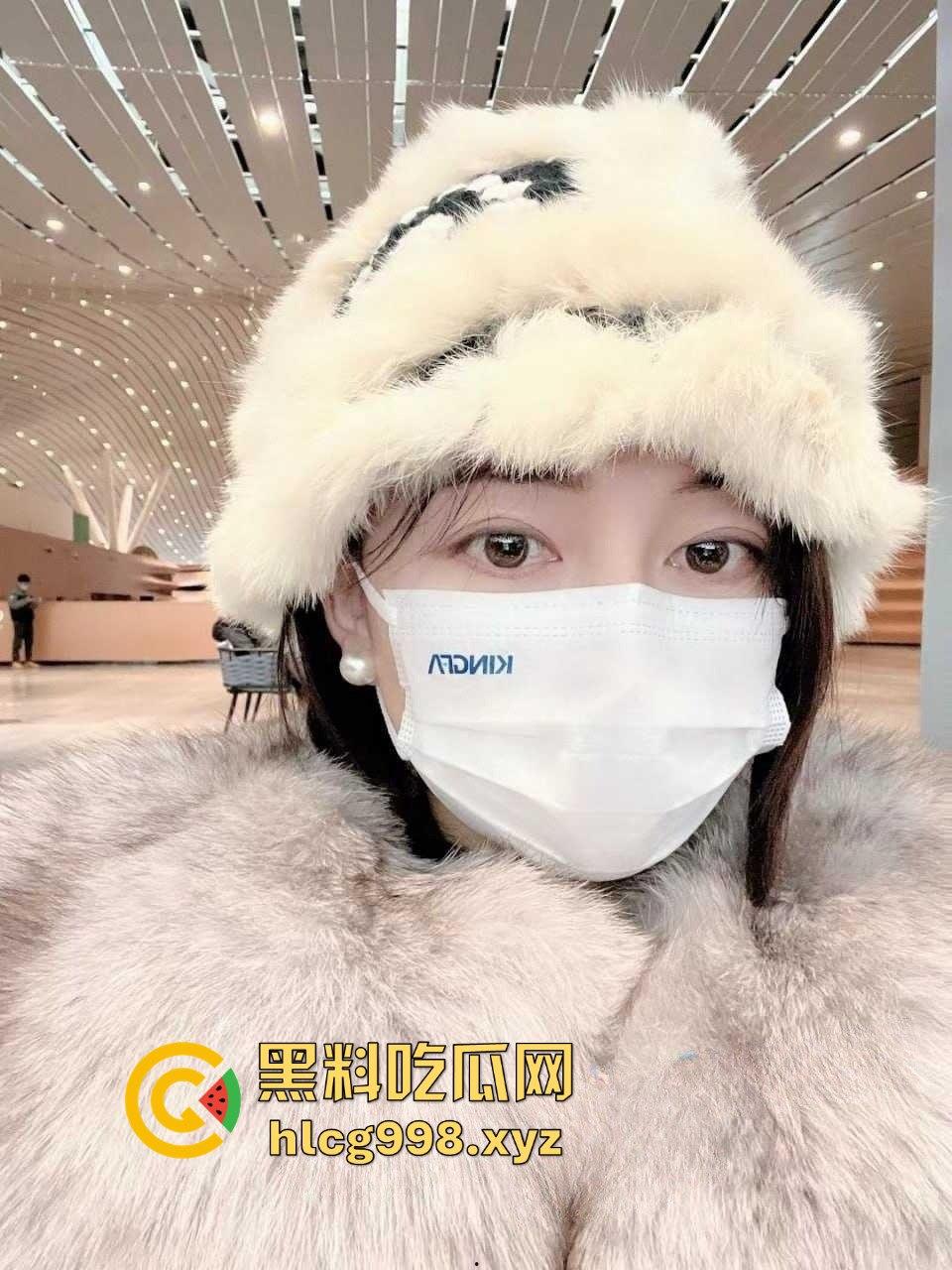 北京通州【蔡梦梦】抖音【摇花花】约炮视频爆出！银行白领骚得飞起，工作不耽误啪啪更不落下！-2