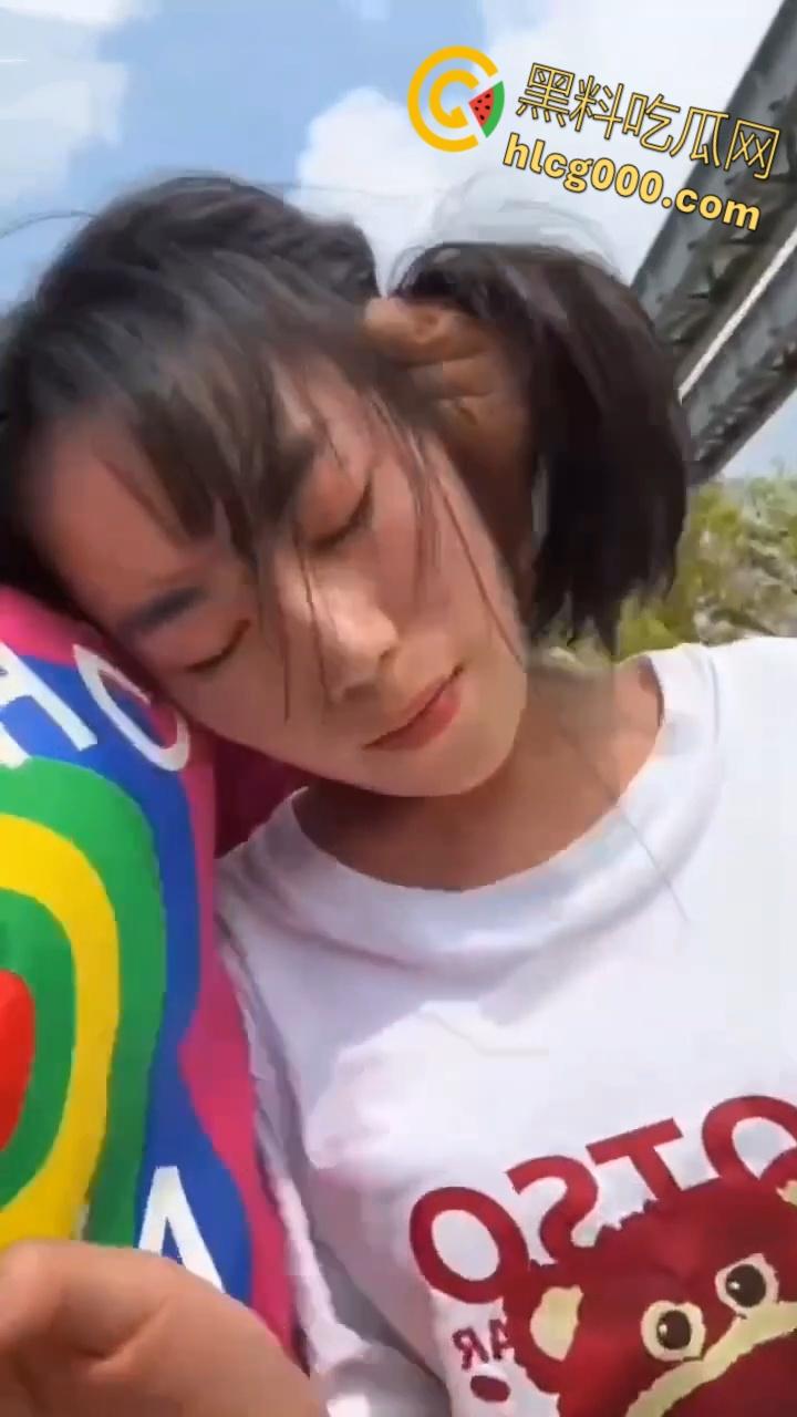 西安明星幼儿园老师【姜灵】，出轨学生家长，被在医院照顾老人的原配，发现后抓头发游街示众！-8