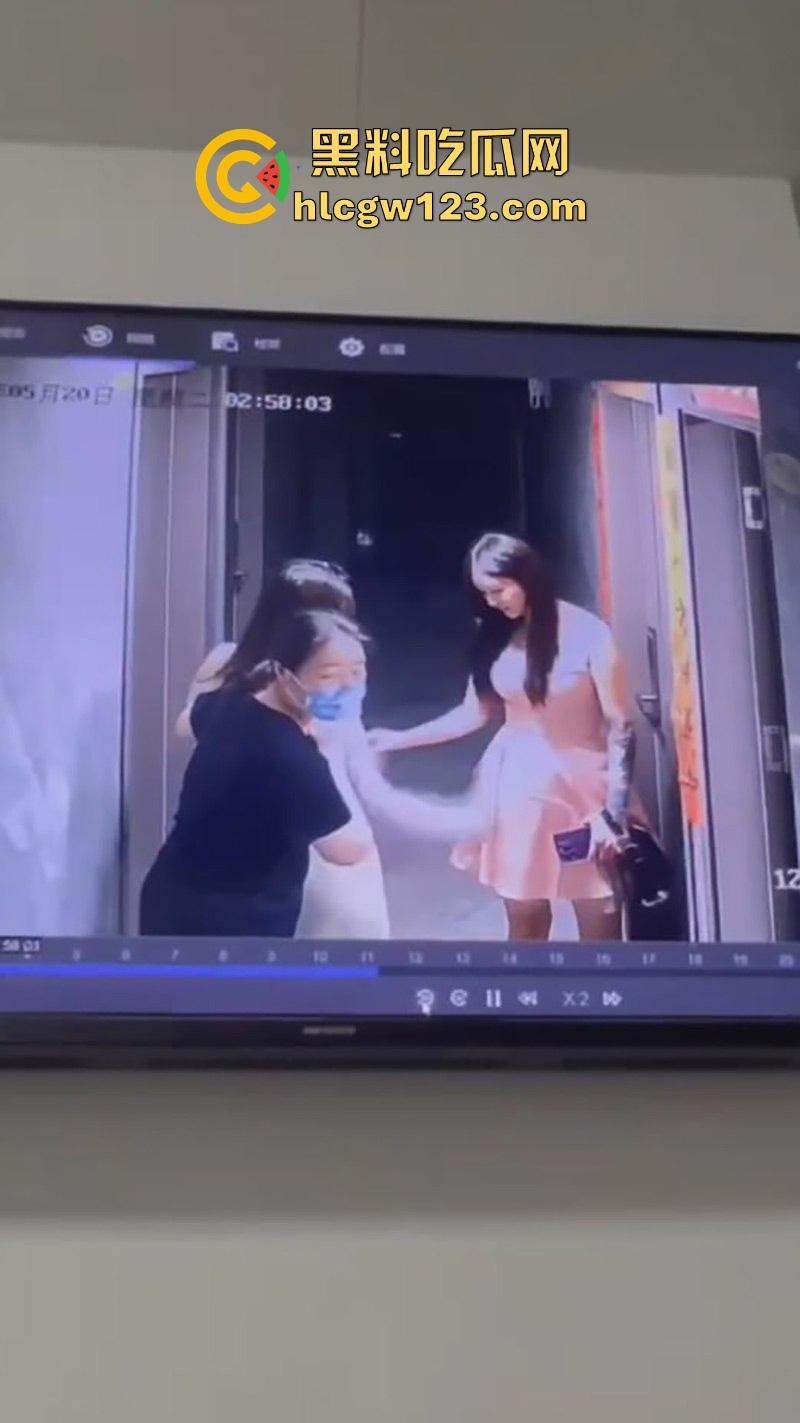 美女520当晚酒醉被两名男子捡尸 强行拖入酒店房间 轮奸2小时酒醒后才被救出 最终两人被拘!-7