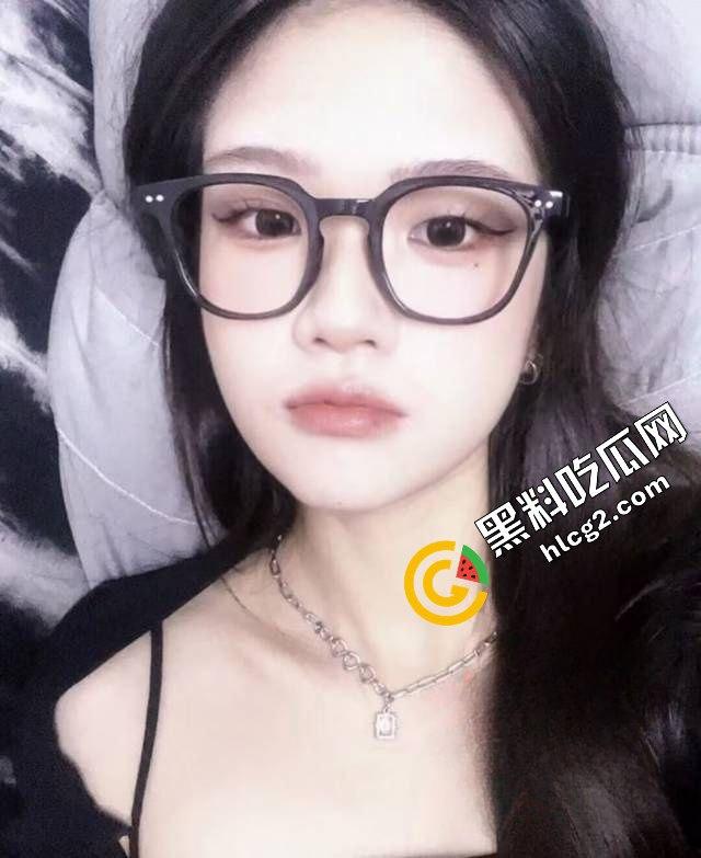 广东财经大学学生妹『钟瑜菲』周末跟学长酒店开房 口爆后入怼脸颜射 视频泄密流出-2