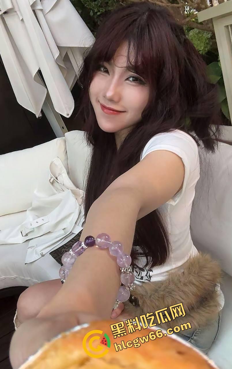 四川刚毕业学生妹『袁梦』化身母狗战士,校服做爱洗手间无套后入、颜射舔精全都安排!-3