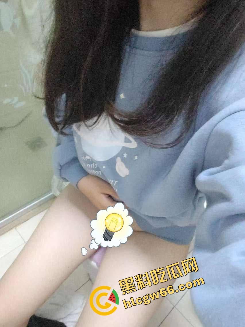 四川刚毕业学生妹『袁梦』化身母狗战士,校服做爱洗手间无套后入、颜射舔精全都安排!-5