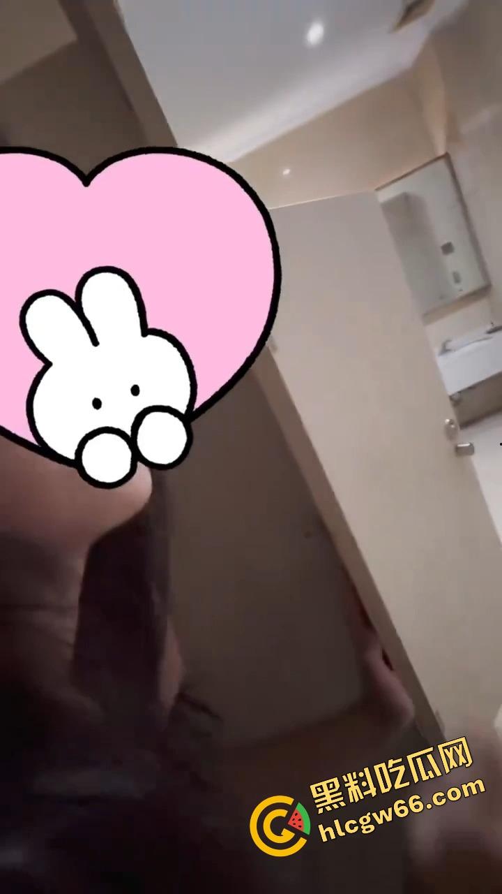 四川刚毕业学生妹『袁梦』化身母狗战士,校服做爱洗手间无套后入、颜射舔精全都安排!-7