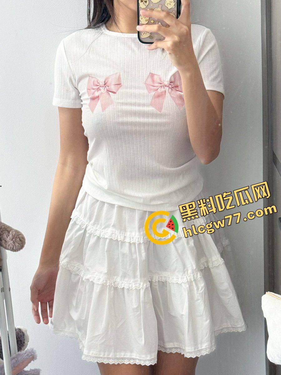 长沙极品大一嫩妹【林婧】健身是为了挣钱，背地里掰开粉嫩骚穴自拍卖图，手拿自慰棒打逼到高潮！-6