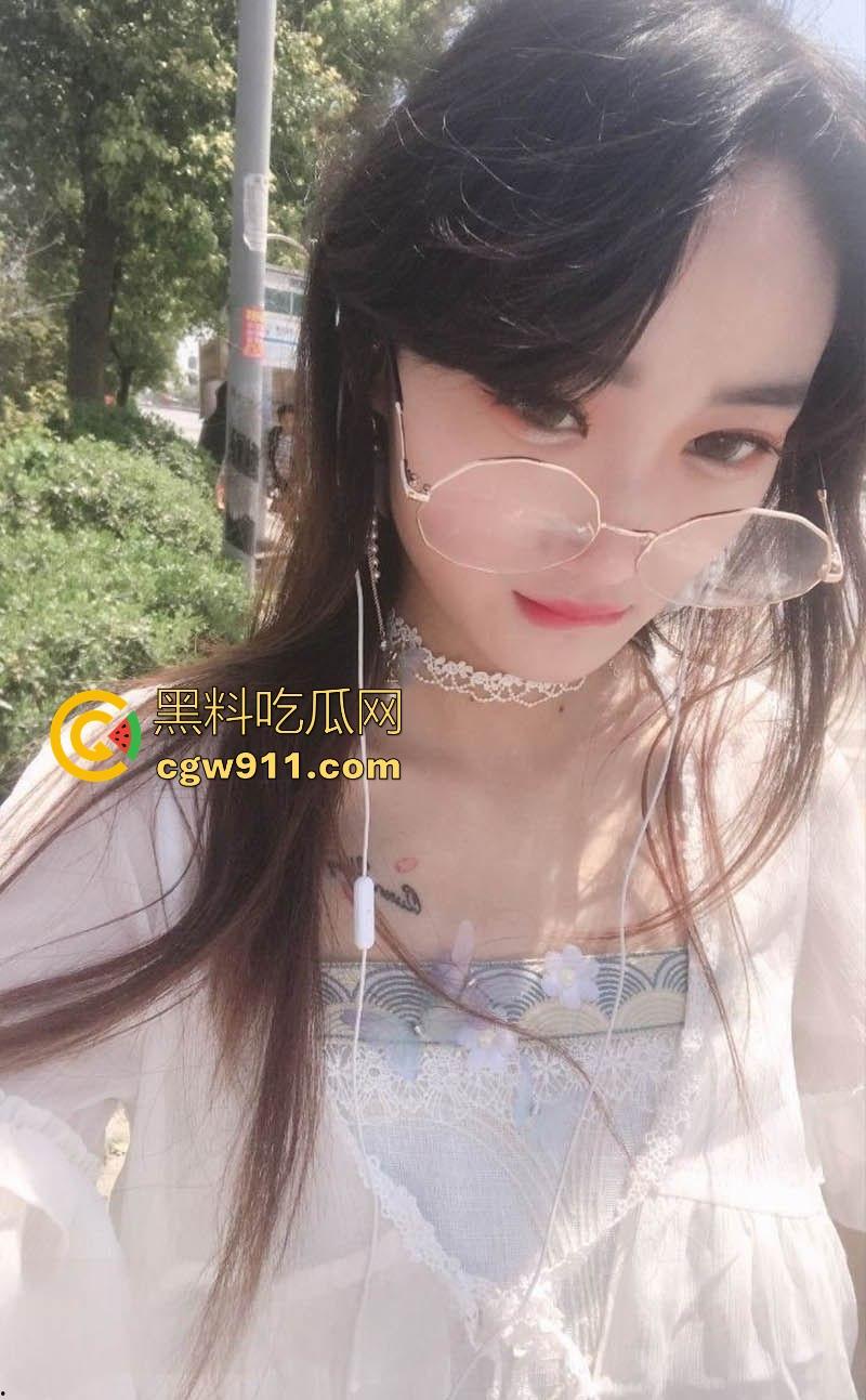 安徽大学大三师姐【王诗语】约炮视频曝光，校园女私下却是反差骚母狗，跪舔爆操调教，猛插蜜穴臀汁水四溅！-3