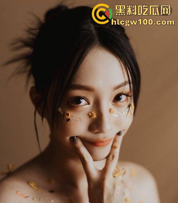 娱乐圈大瓜！香港艺人【张凯琪】不雅视频被扒，扭腰送胯极具勾引人，内容劲爆亮眼！！-6