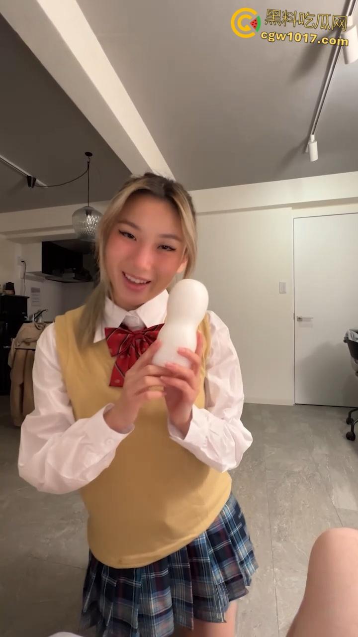 欧美高颜值网红【Lillienue】,JK制服巨乳脱衣揉奶,跪地深喉口交,飞机杯撸管榨精,闭眼享受口爆吞精!-2