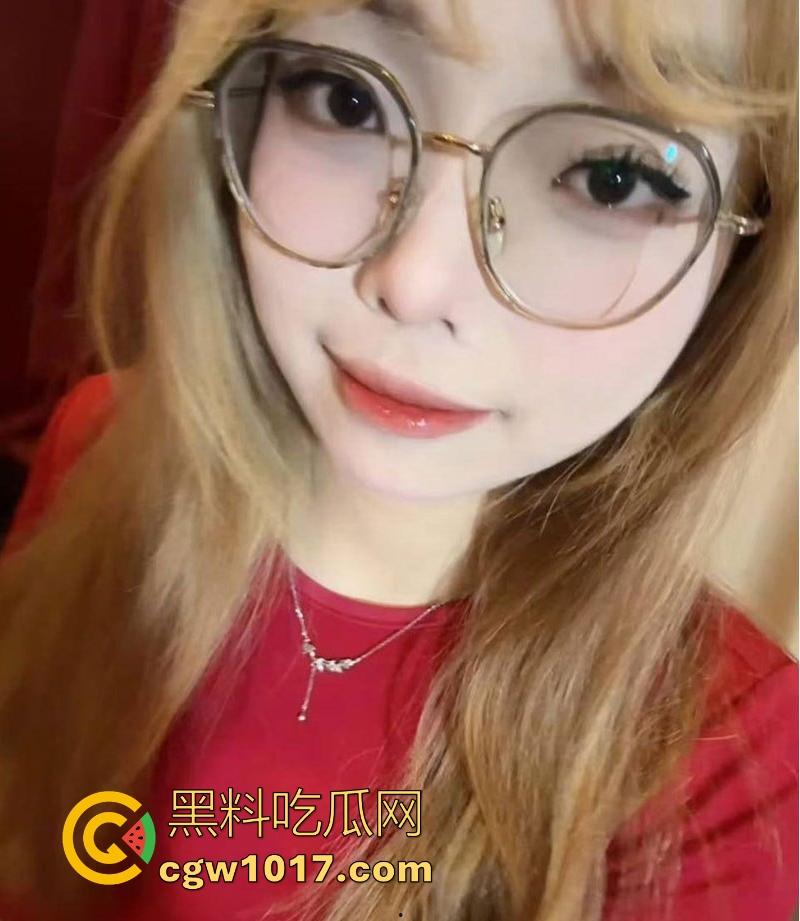 长春工业大学【林冰冰】对性的渴望的小母狗，标准的眼镜骚逼，面对男友粗暴插入骚穴，满脸享受反差巨大！-1