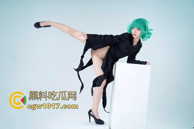 疑似一拳超人成人版剧照曝光！海外福利姬【PoppaChan】，COSS级英雄龙卷，绿发飘逸白虎嫩逼，活色生香！-1