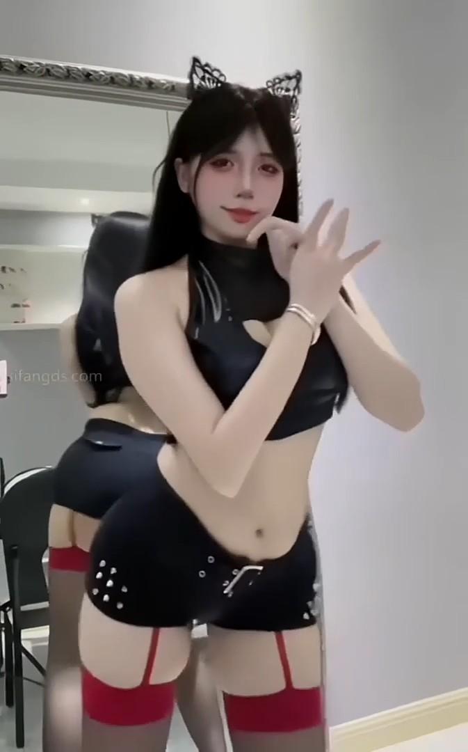 小编推荐！抖音巨乳女神【幼幼酱】定制热舞自慰福利流出，极品身材微胖尤物，皮肤白嫩巨乳肥臀，呻吟声十分动人。-5