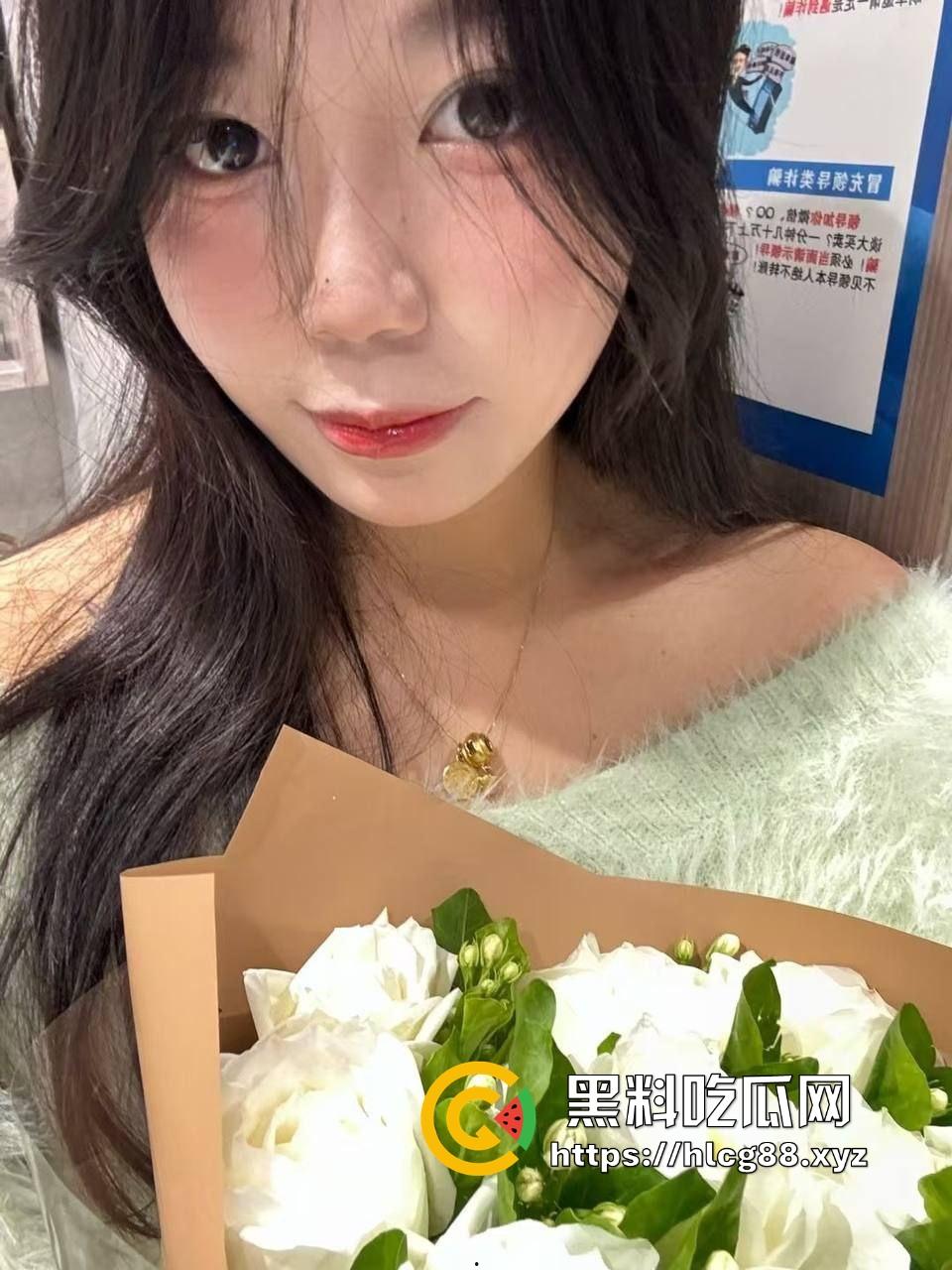 苏州大三【邵怡饶】自拍视频再曝，甜脸恶心人，床上骚浪贱到爆，男友操她操出新高度！-5